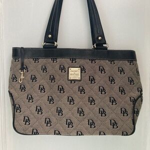 Dooney & Bourke signature logo print shoulder bag